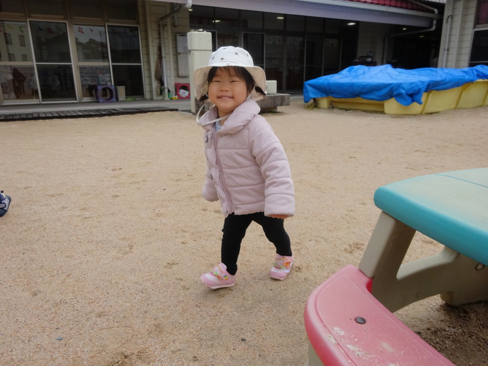 マラソンをしている子ども (2)