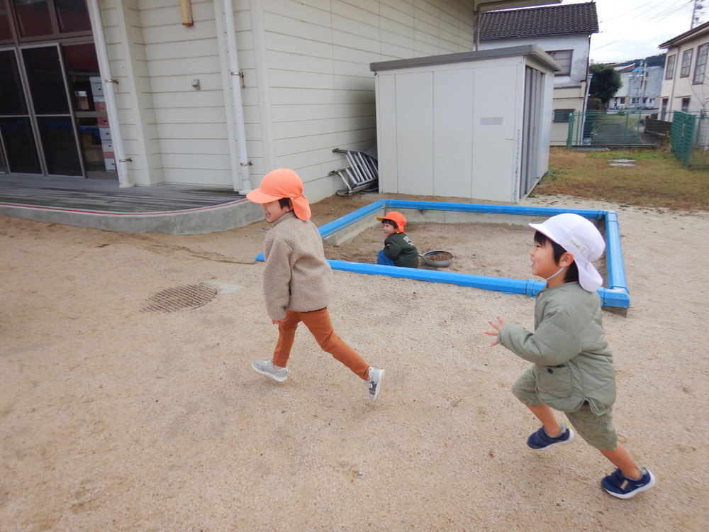 鬼ごっこ