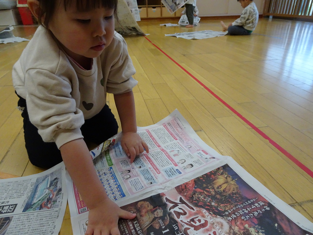 新聞紙遊び (3)