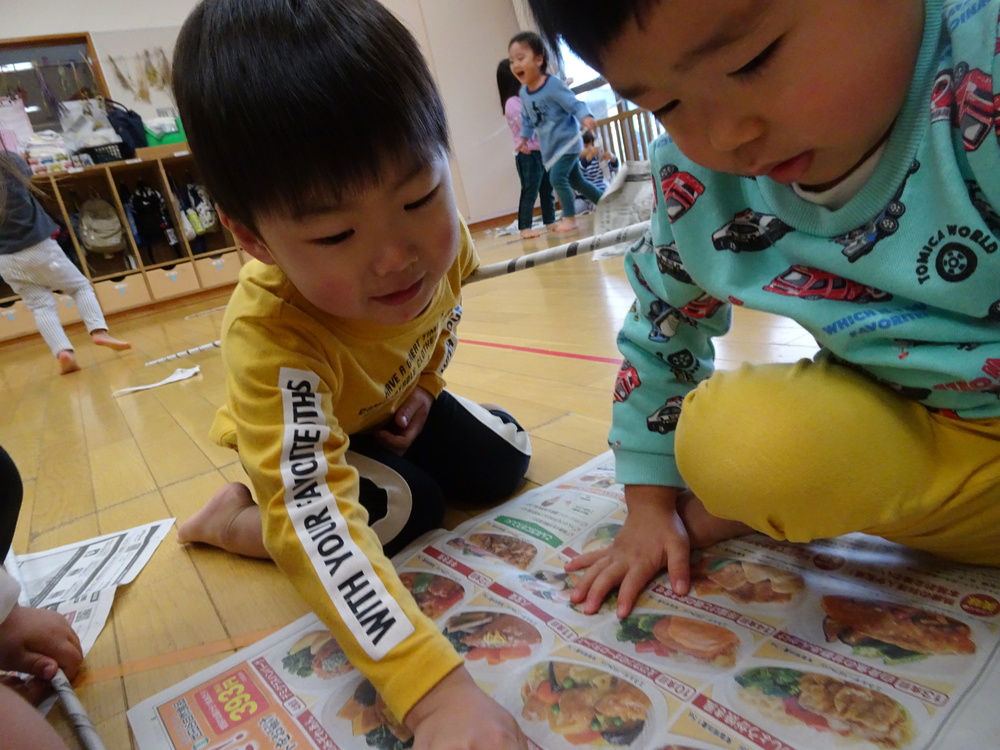 新聞紙遊び (4)