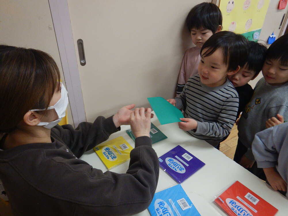 折り紙を選ぶ