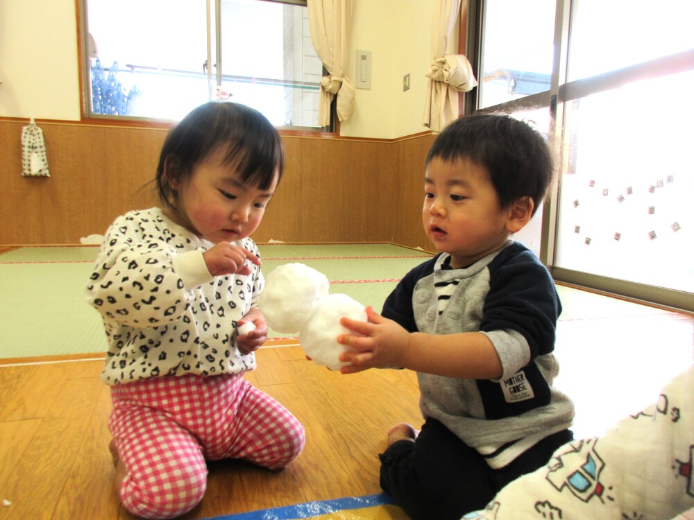 雪遊びの様子