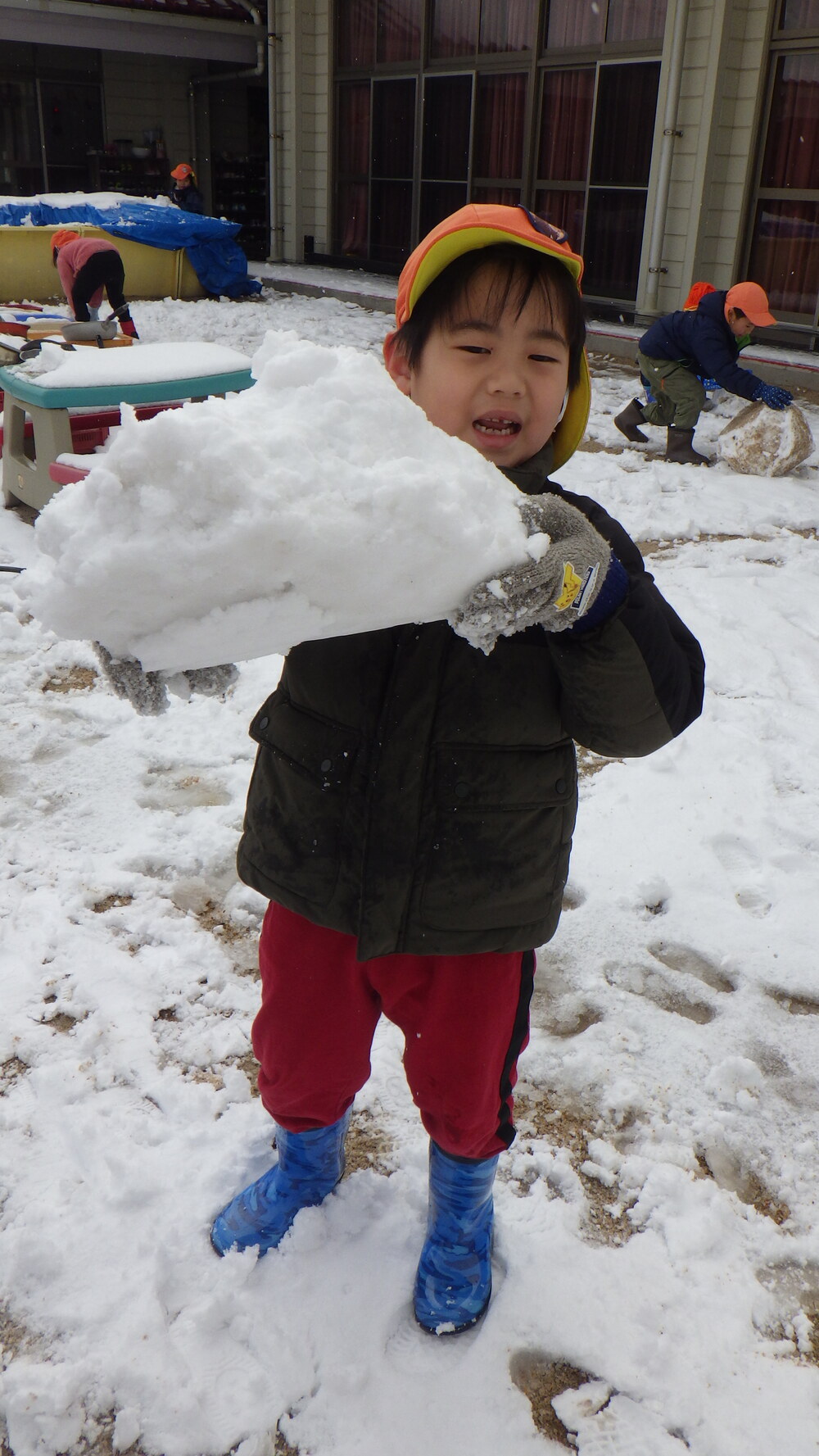 雪遊びの様子