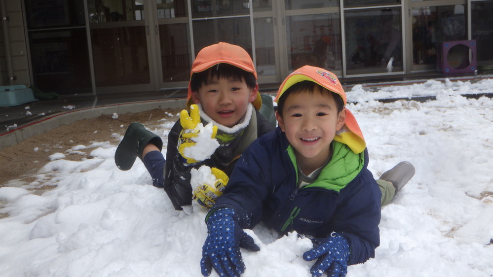 雪遊びの様子