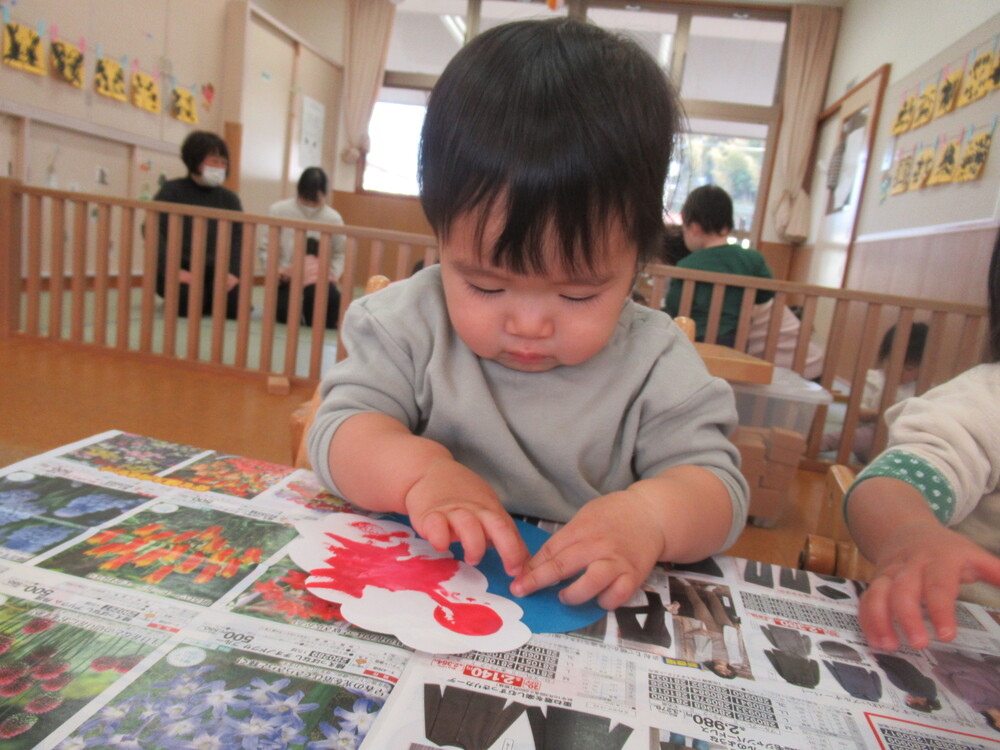 鬼の製作をする子ども (8)