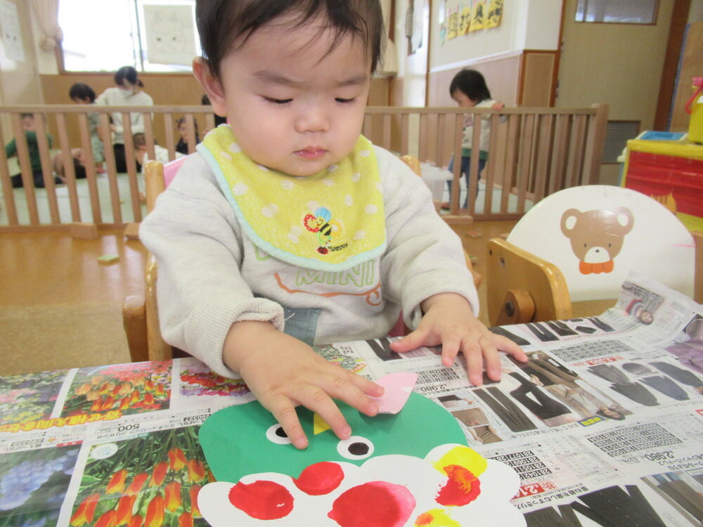 鬼の製作をする子ども (5)