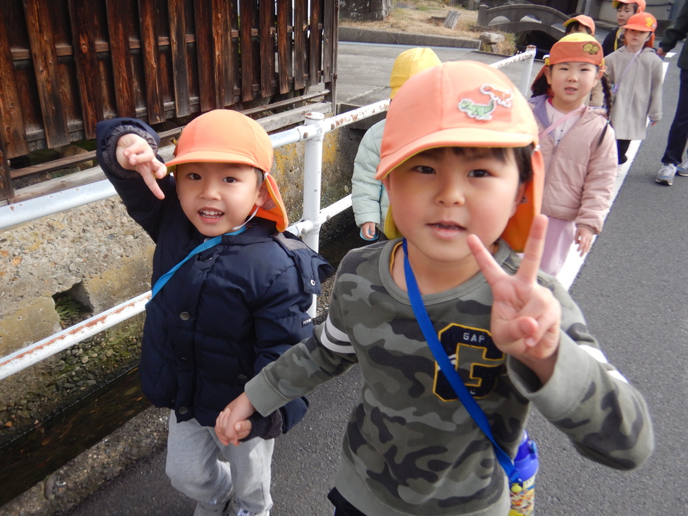 ひこうき組さんとてを繋いで