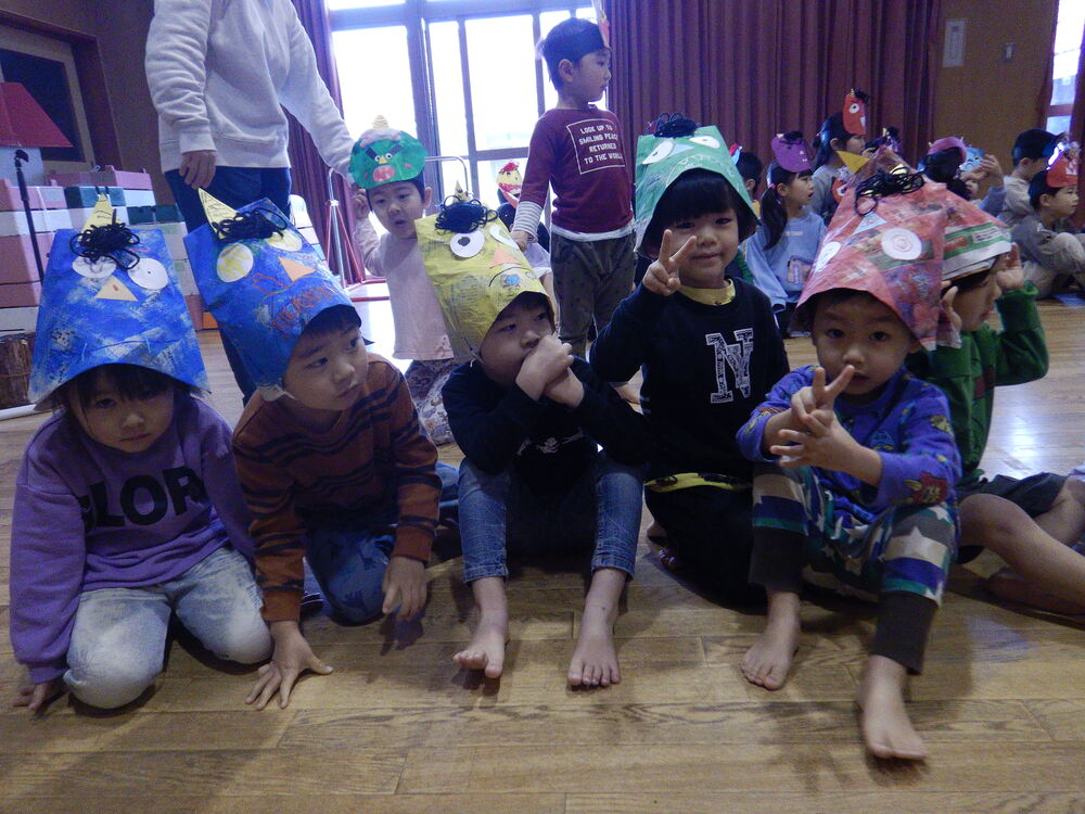 鬼の帽子を被る