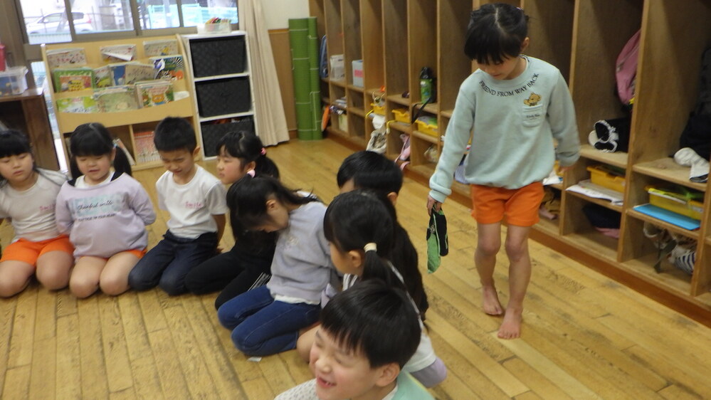 ハンカチ落としの様子