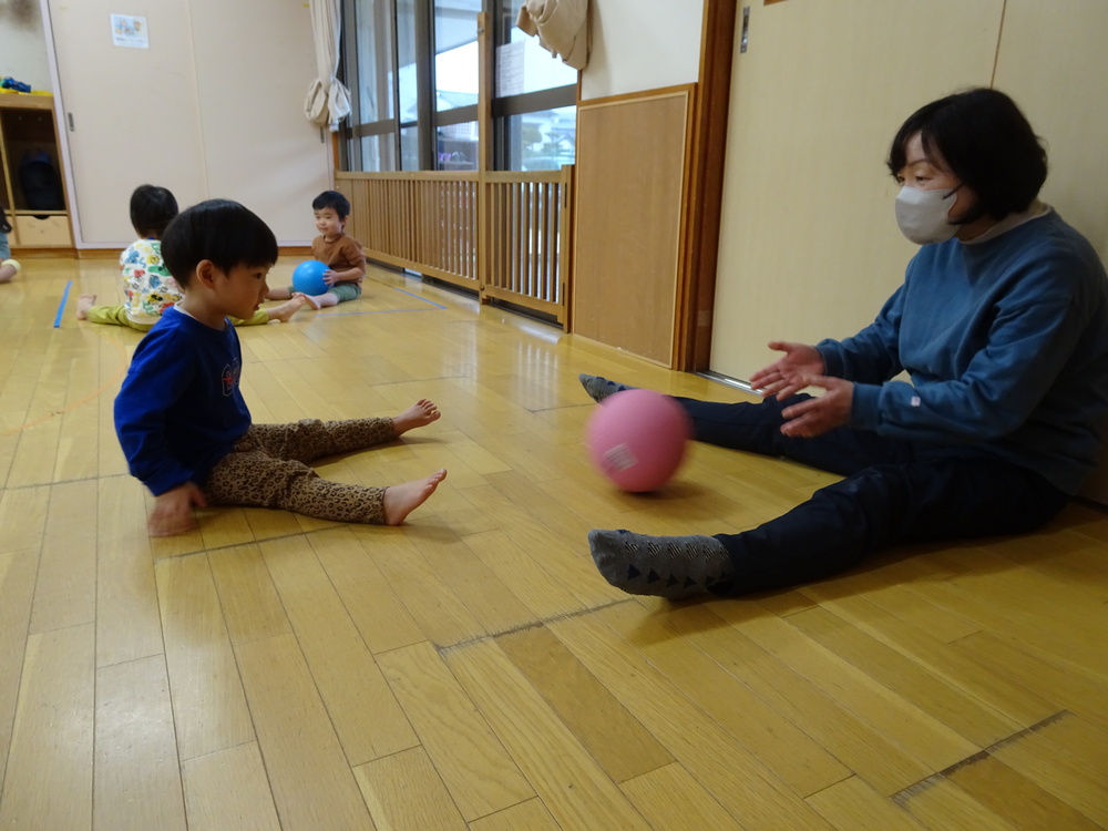 ボール遊び (1)