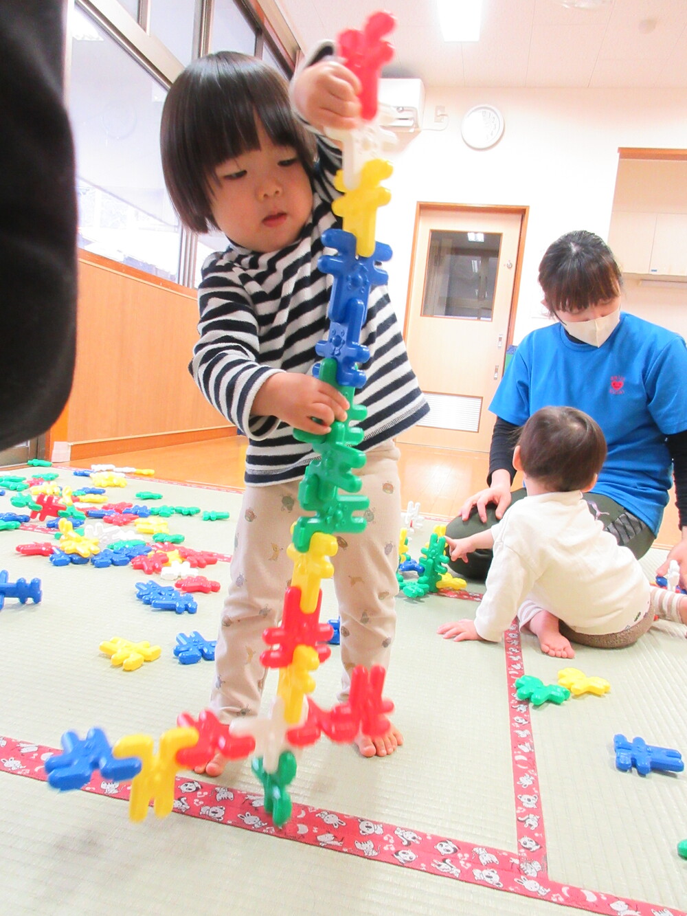 うさぎブロックで遊んでいる様子 (1)