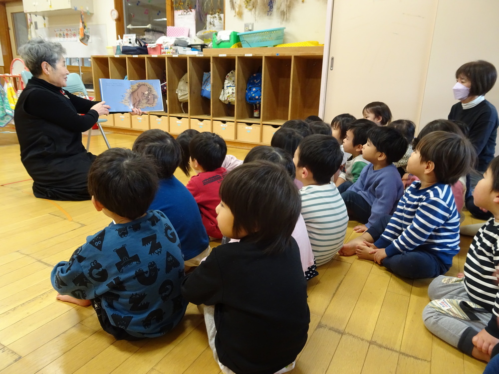 絵本の読み聞かせ３