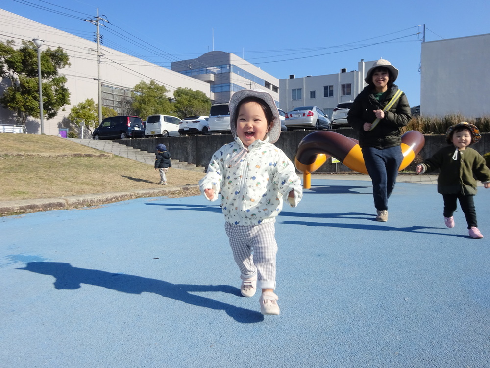 あすてらす公園で遊ぶ子ども (1)