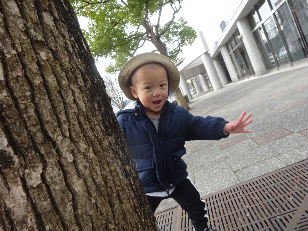 あすてらす前で遊ぶ子ども (14)