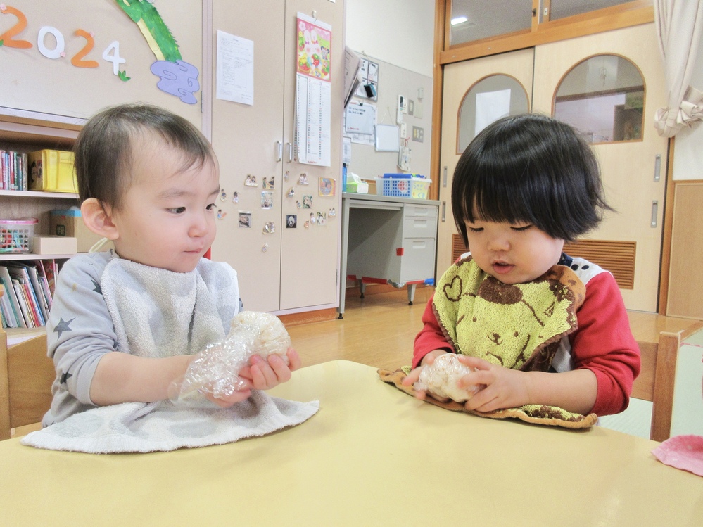 お弁当ごっこの様子