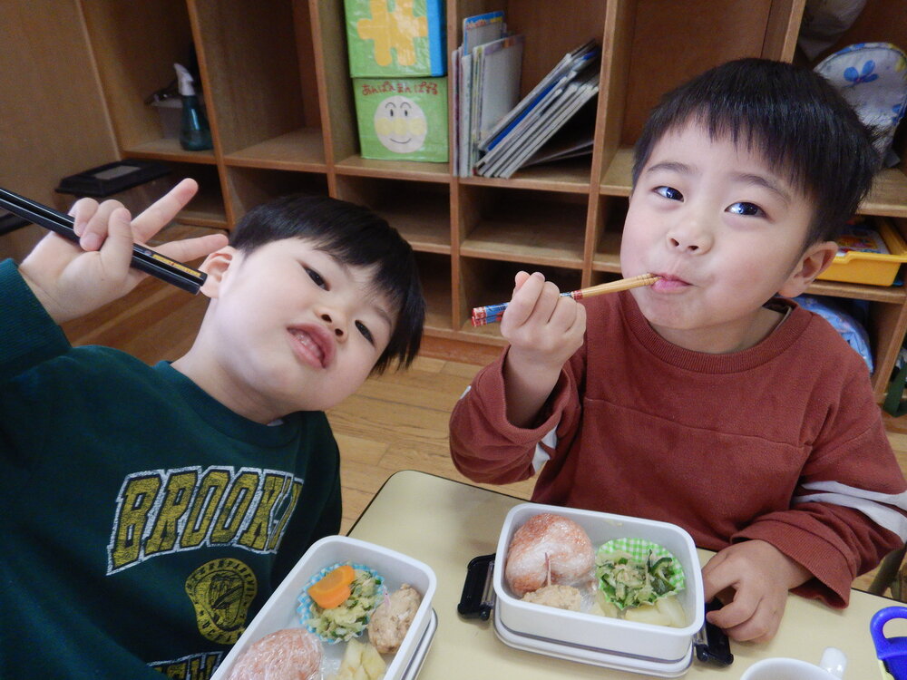 ご飯を食べる