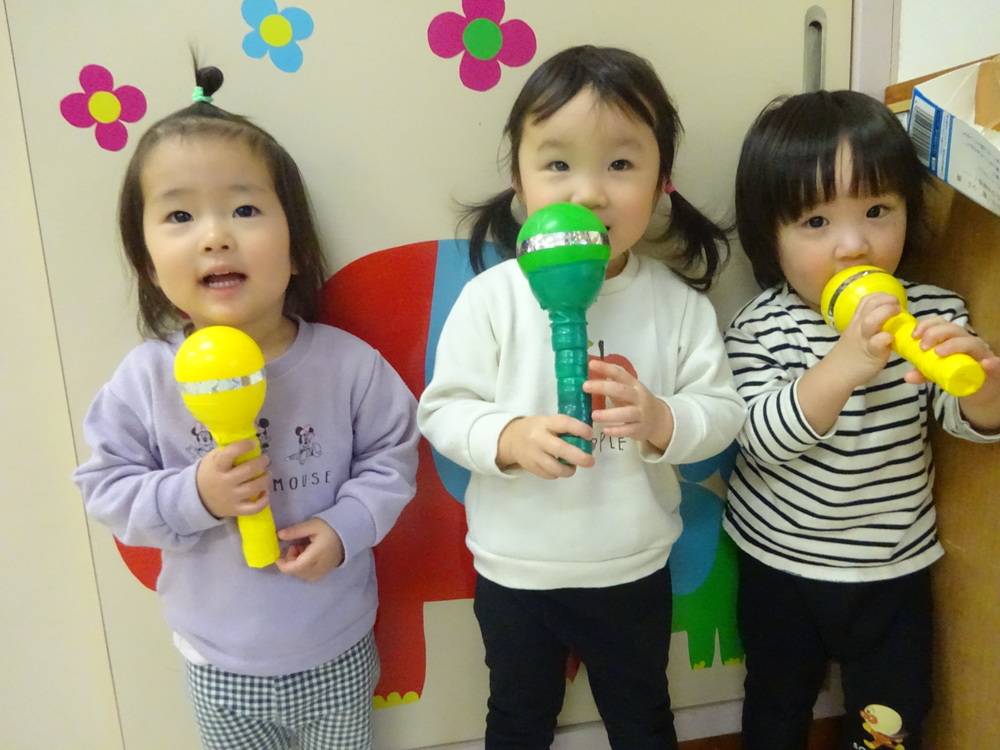 室内遊びを楽しむ子ども (5)