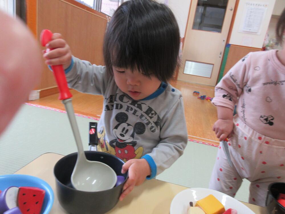 ままごと遊びをしている様子 (1)
