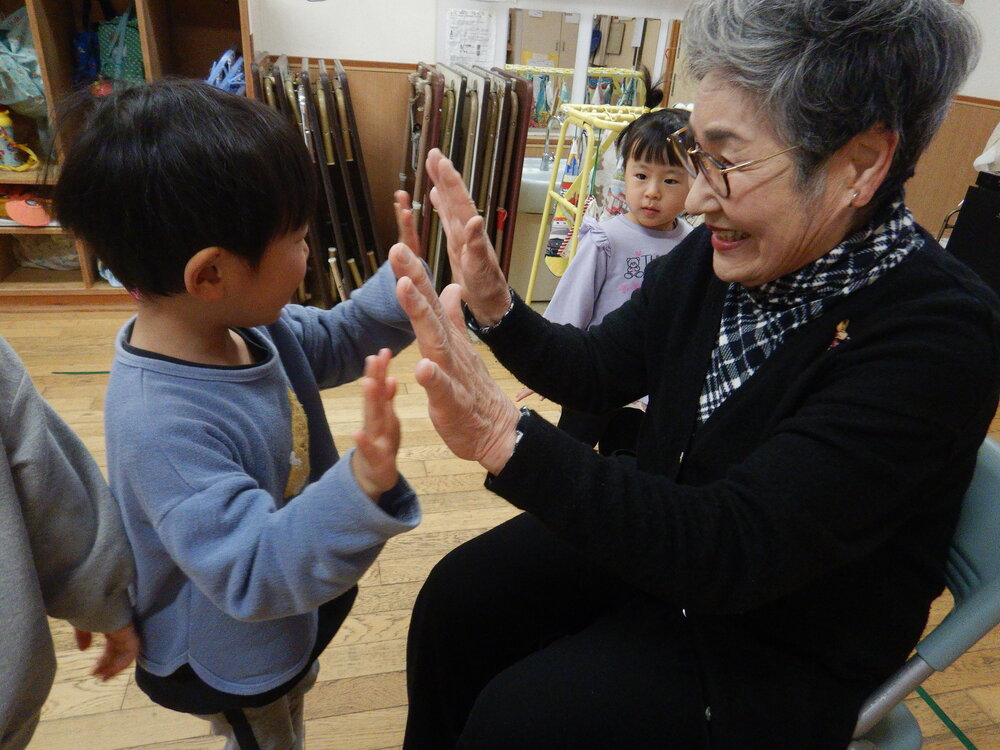 絵本の読み聞かせ