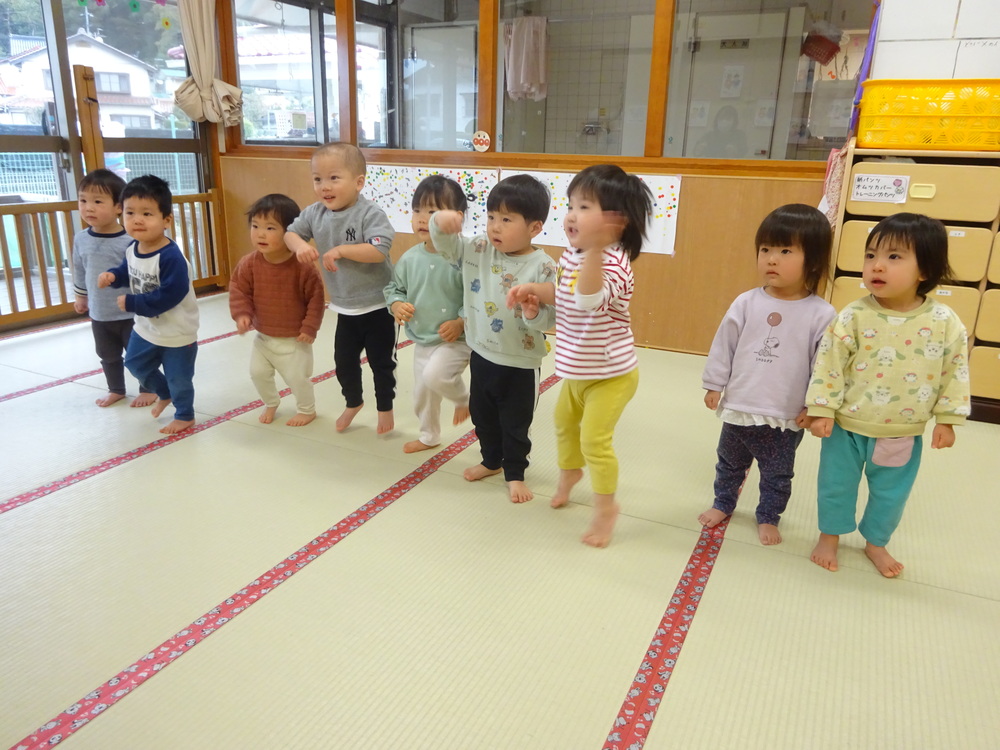 ダンスをする子ども３