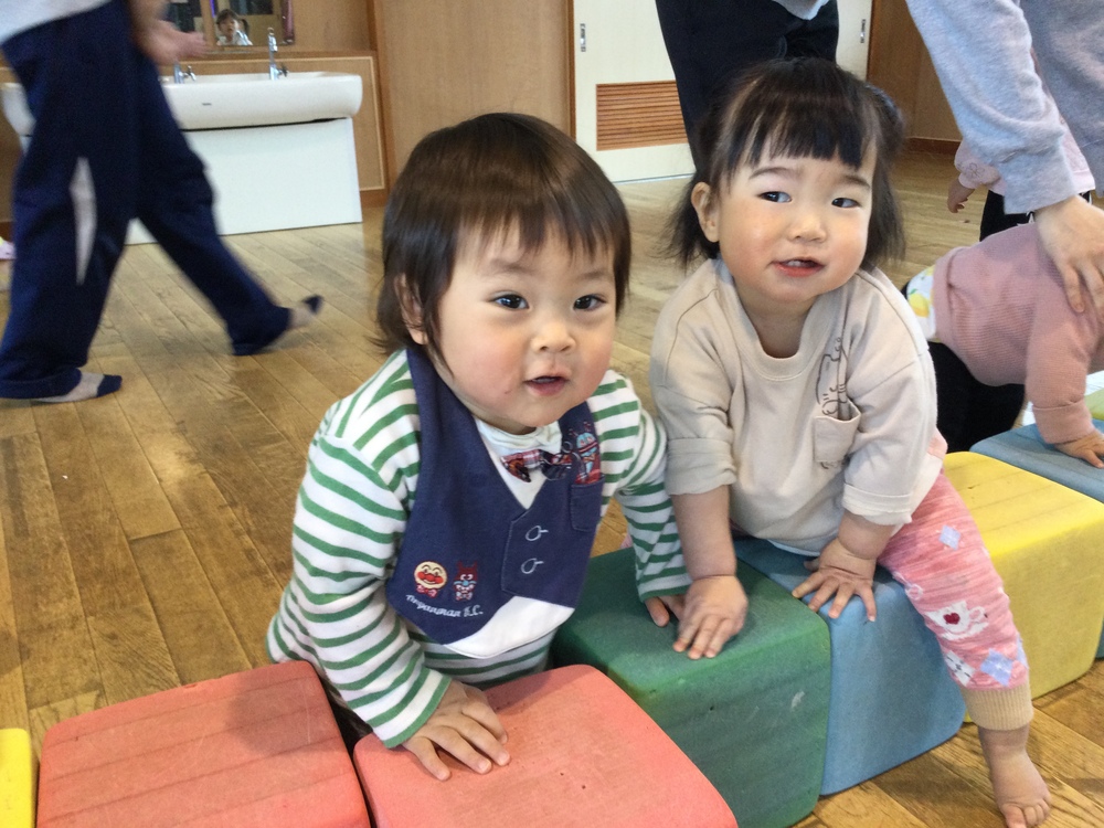 遊戯室で遊ぶ様子 (3)