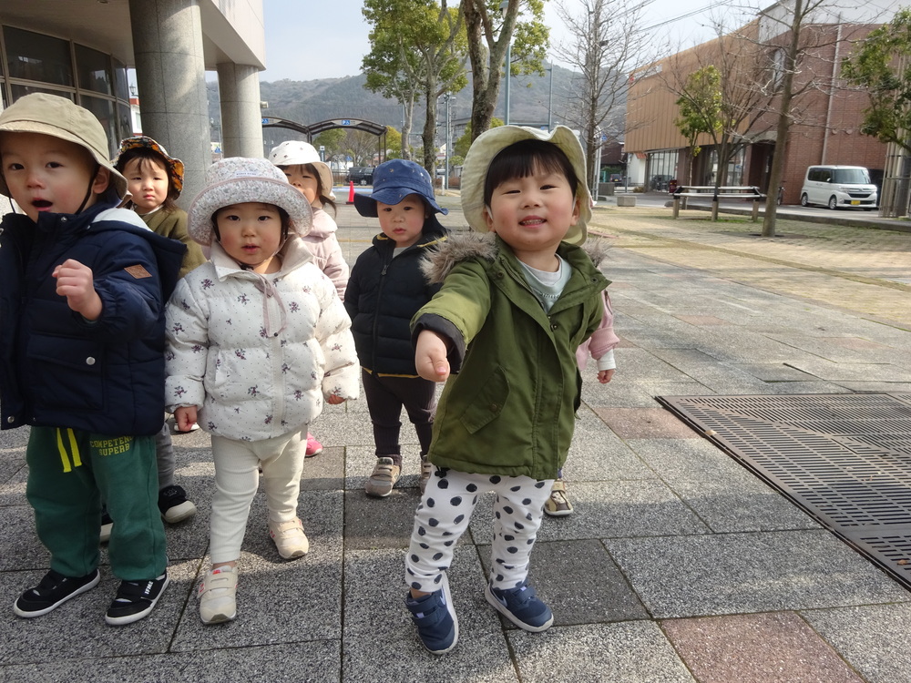 かけっこをしている子どもたち (2)