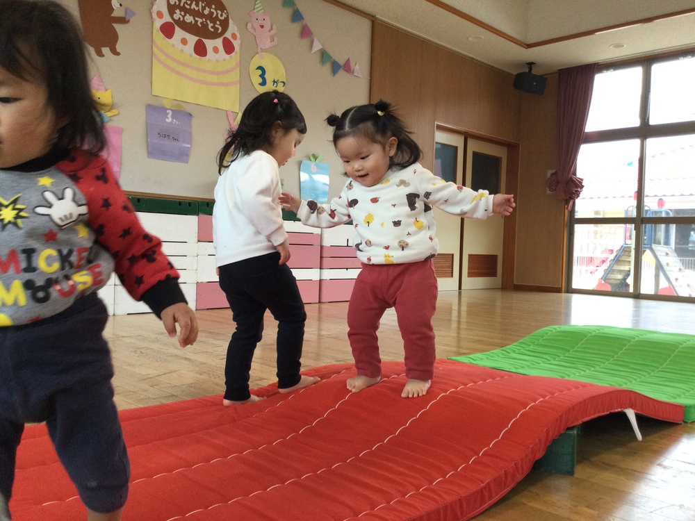 遊戯室で遊んでいる様子 (10)