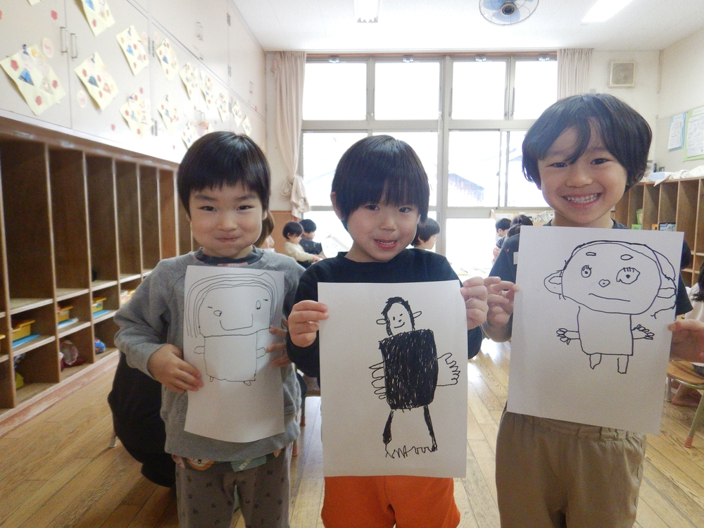 先生の絵を描く子ども