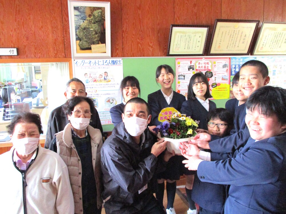 花の寄せ植え高山小学校