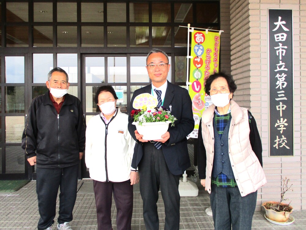 花の寄せ植え大田第三中学校