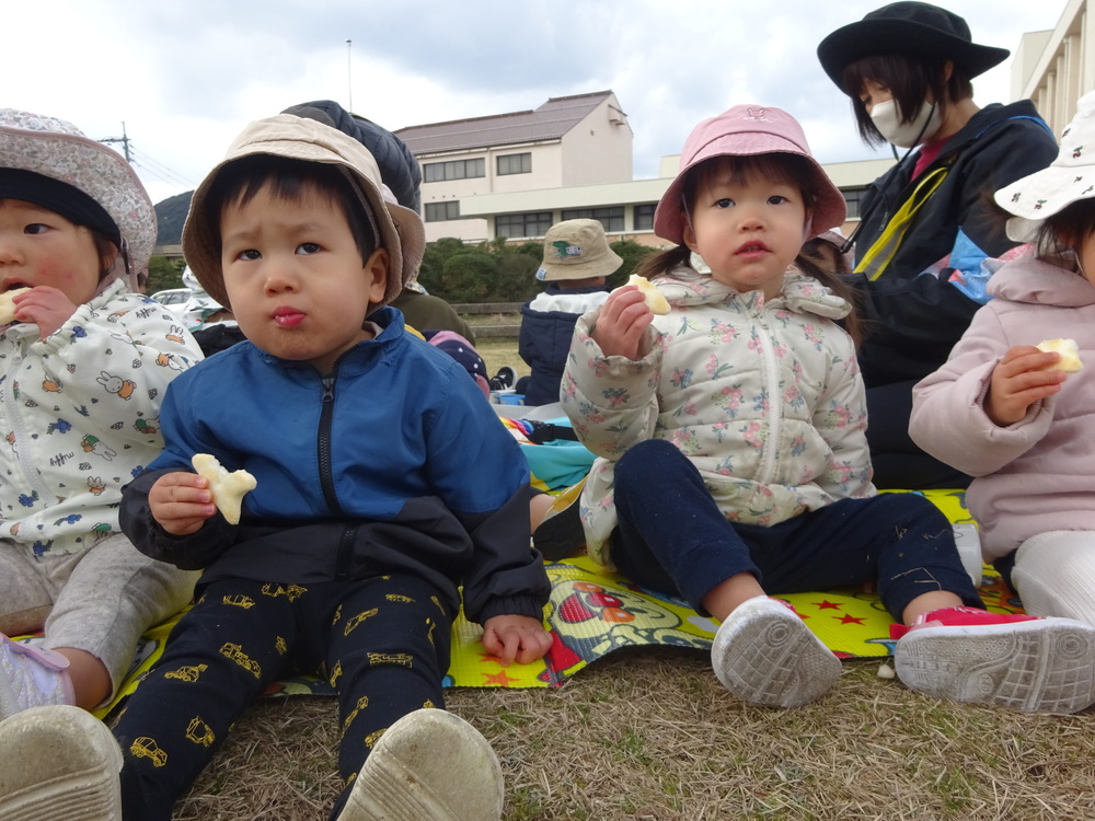 市民会館で遊ぶ子ども (5)