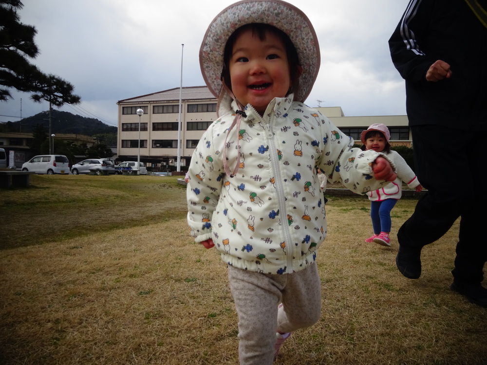 市民会館で遊ぶ子ども (13)