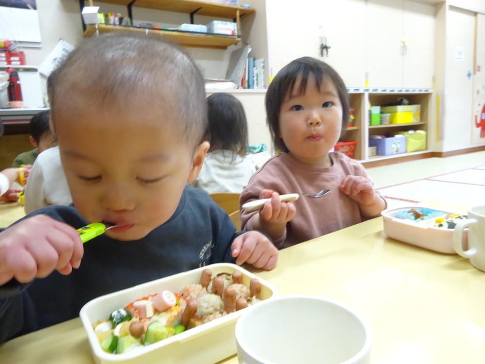 市民会館で遊ぶ子ども (17)