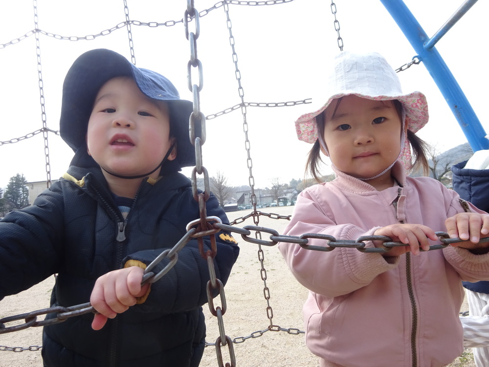 大田小学校で遊ぶ子ども (4)