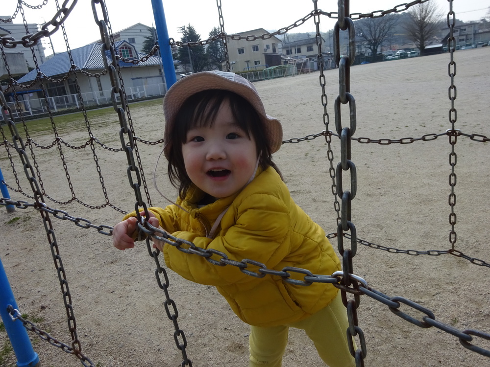 大田小学校で遊ぶ子ども (5)