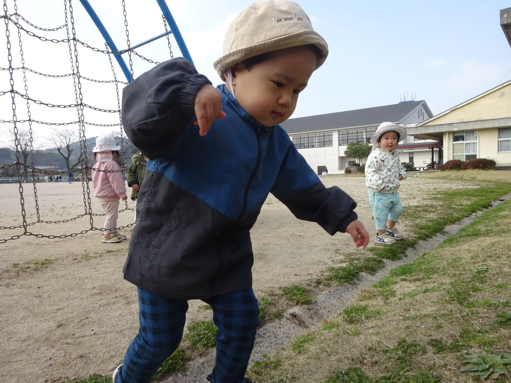 大田小学校で遊ぶ子ども (7)