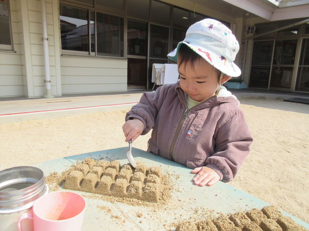 園庭遊びの様子 (1)