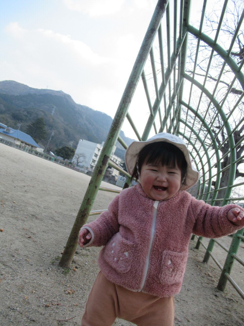 大田小学校で遊ぶ子ども (9)