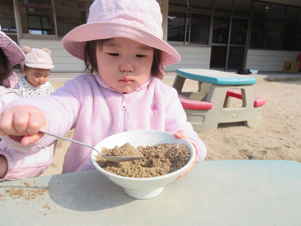 園庭遊びの様子 (5)