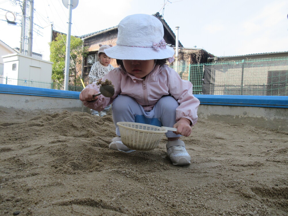 園庭遊びの様子 (9)