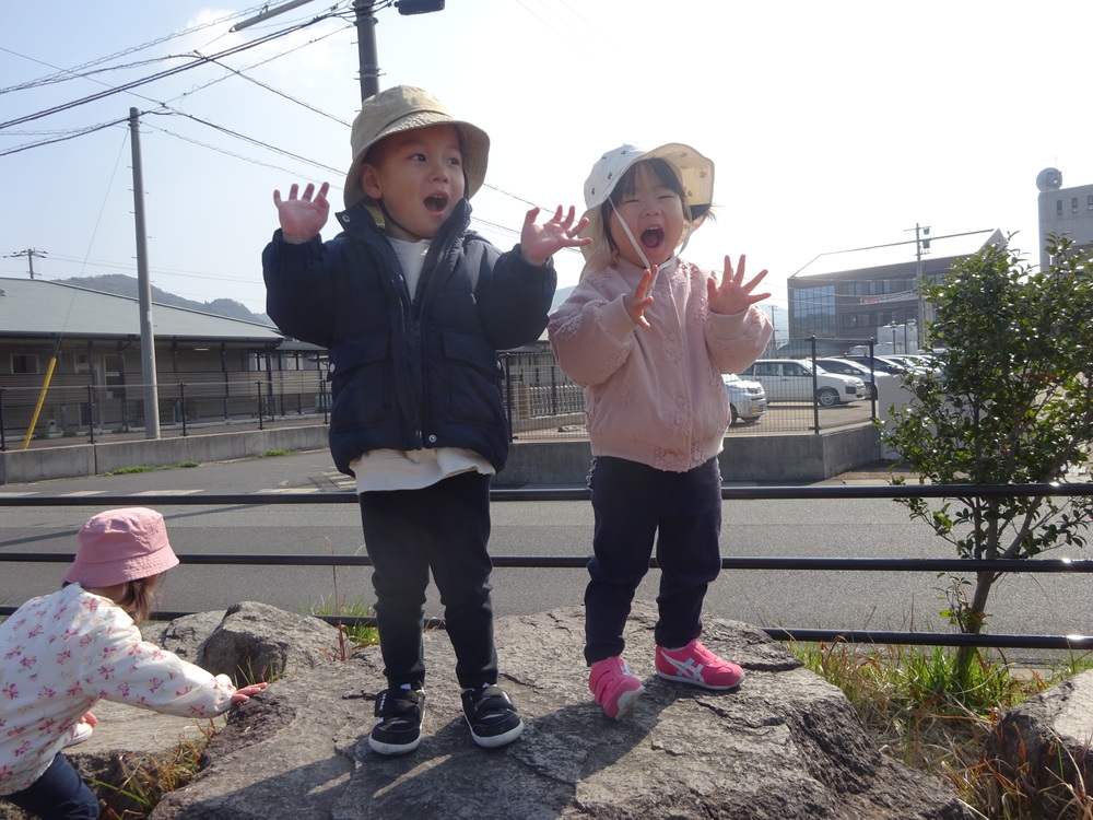 消防署横広場で遊ぶ子どもたち (1)