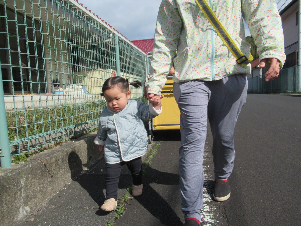 市民会館にお散歩に行っている様子 (1)