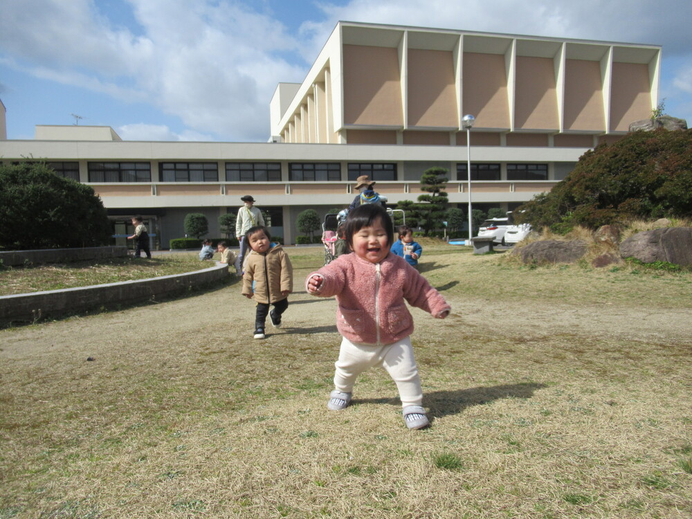 市民会館にお散歩に行っている様子 (7)