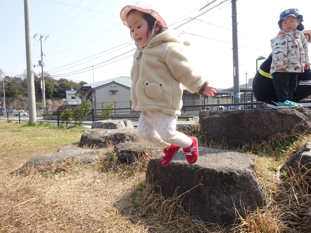 消防署横広場で遊ぶ子ども (3)