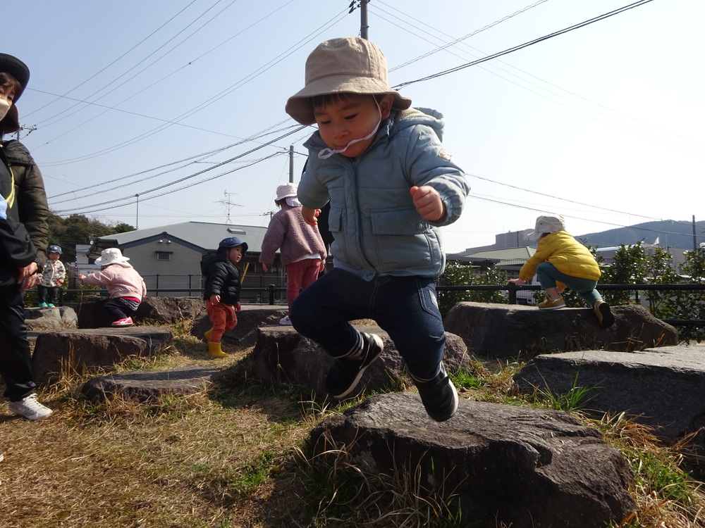 消防署横広場で遊ぶ子ども (5)