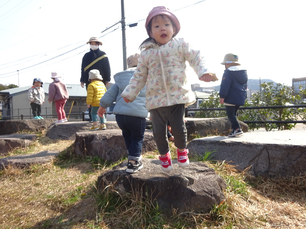 消防署横広場で遊ぶ子ども (6)