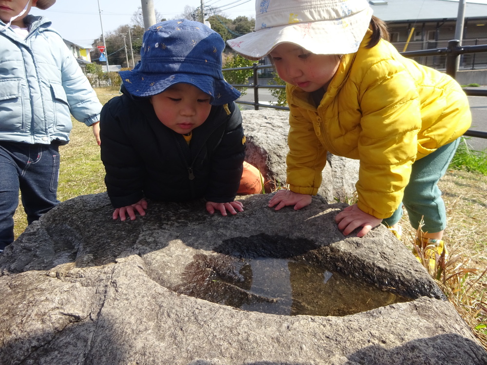 消防署横広場で遊ぶ子ども (7)