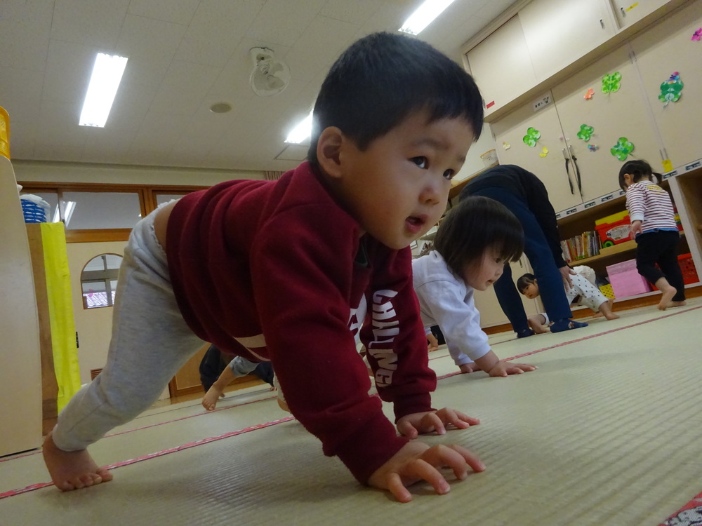 リズムを楽しむ子ども (5)