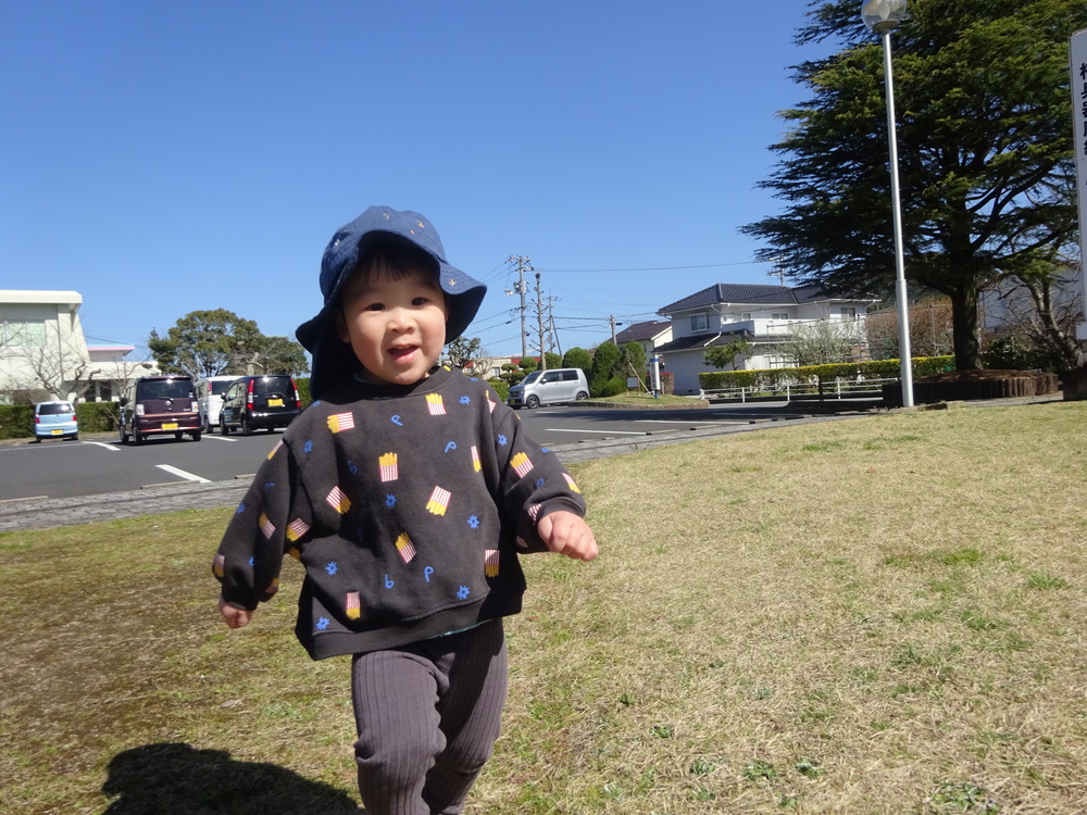 市民会館で遊ぶ子ども (6)