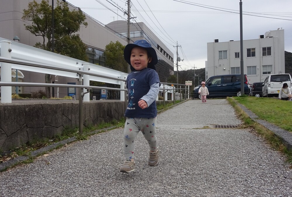 あすてらす公園で遊ぶ子ども (1)